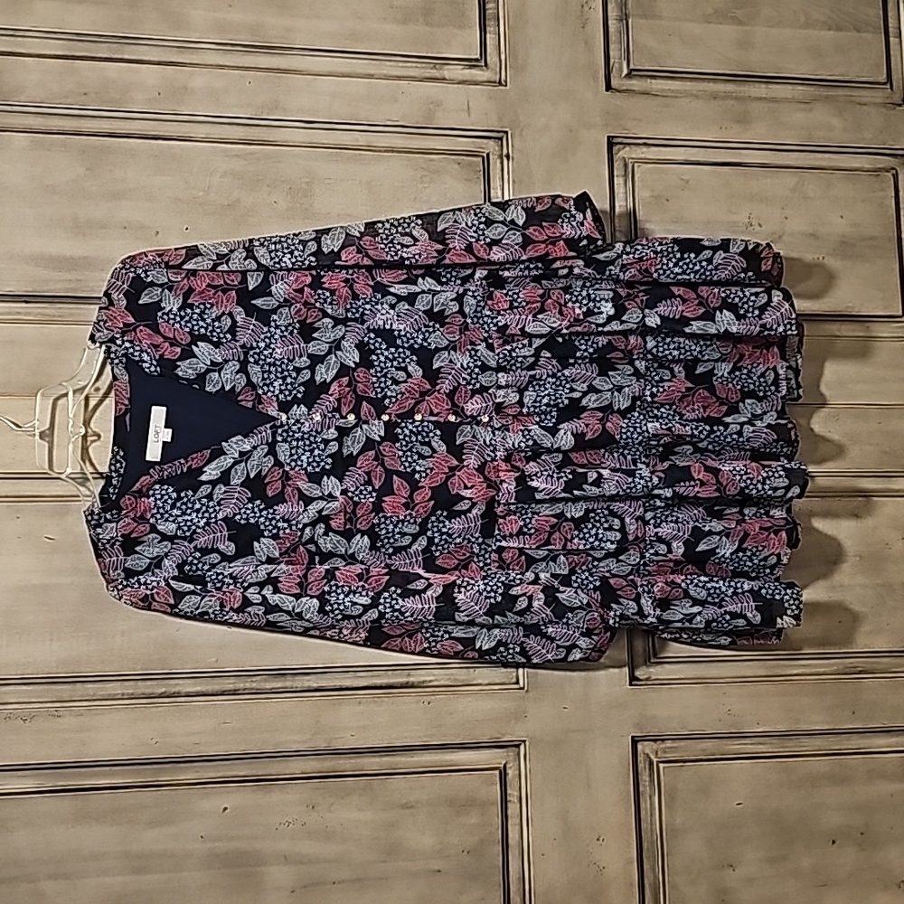 LOFT drop waisted long sleeve swing dress, size medium. Navy w/leaves print